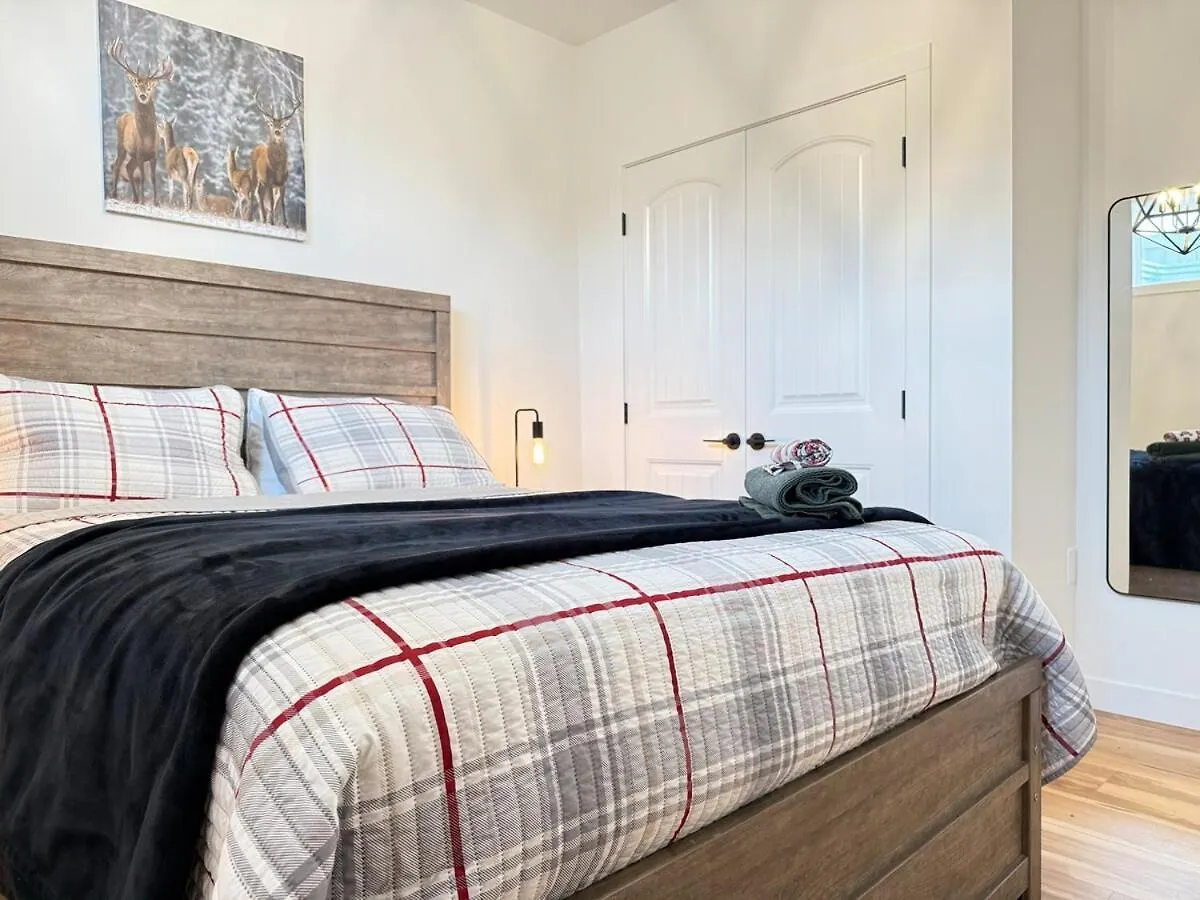 Rustic Rocky Retreat Apartman YYC 0*,  Kanada