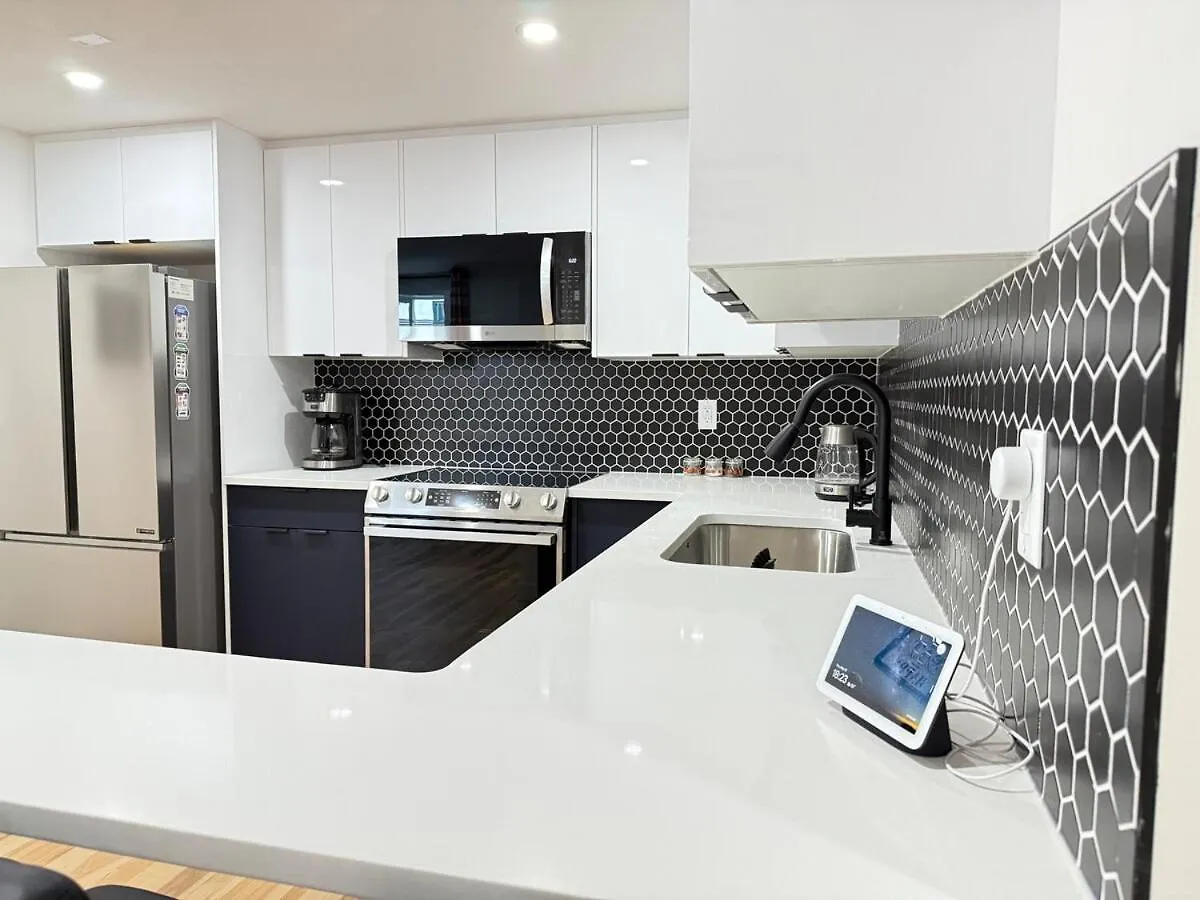 Rustic Rocky Retreat Apartment Calgary 0*,  Canada